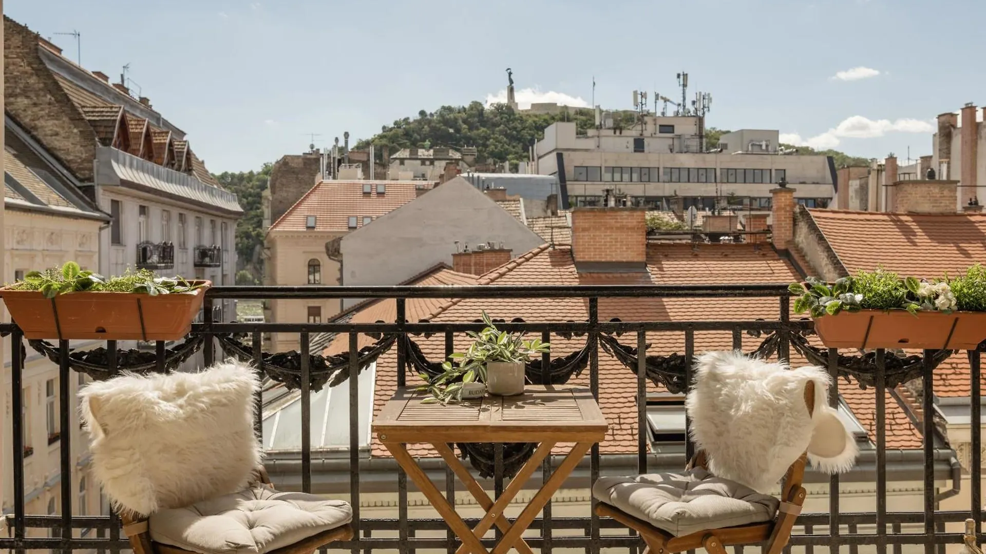 Apartment Walk To Vaci Street - Live In Lux Designer Apt Budapest Hungary