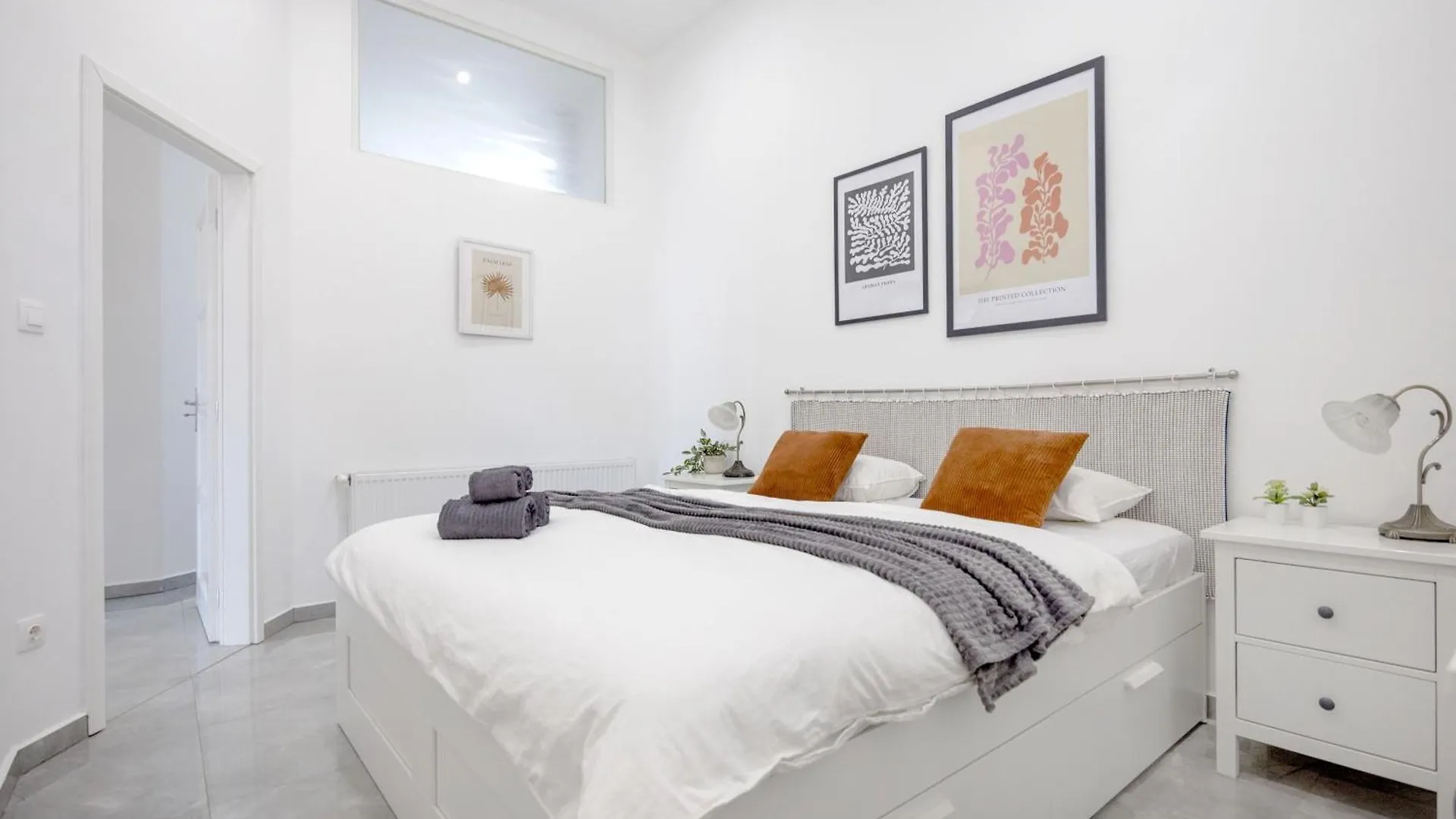 Walk To Vaci Street - Live In Lux Designer Apt Budapest Hungary