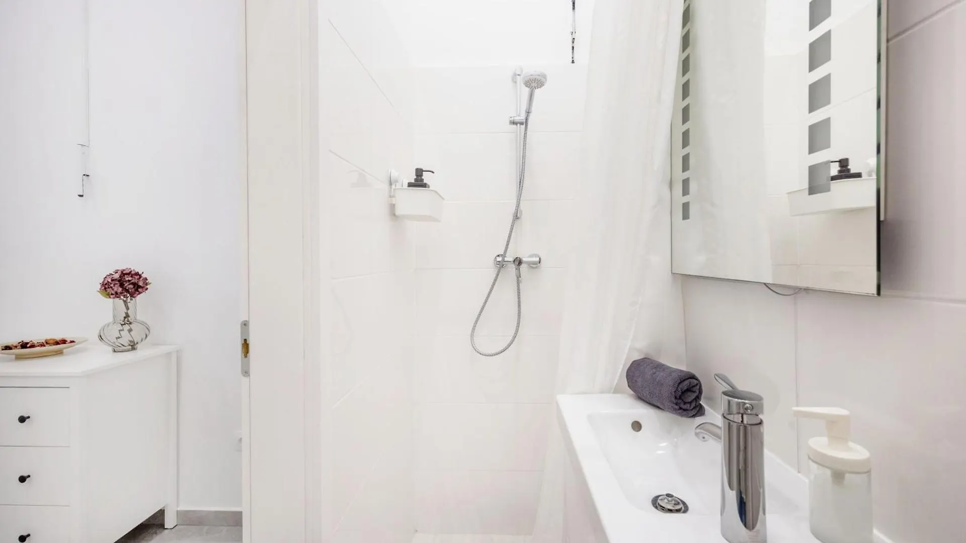 Apartment Walk To Vaci Street - Live In Lux Designer Apt Budapest
