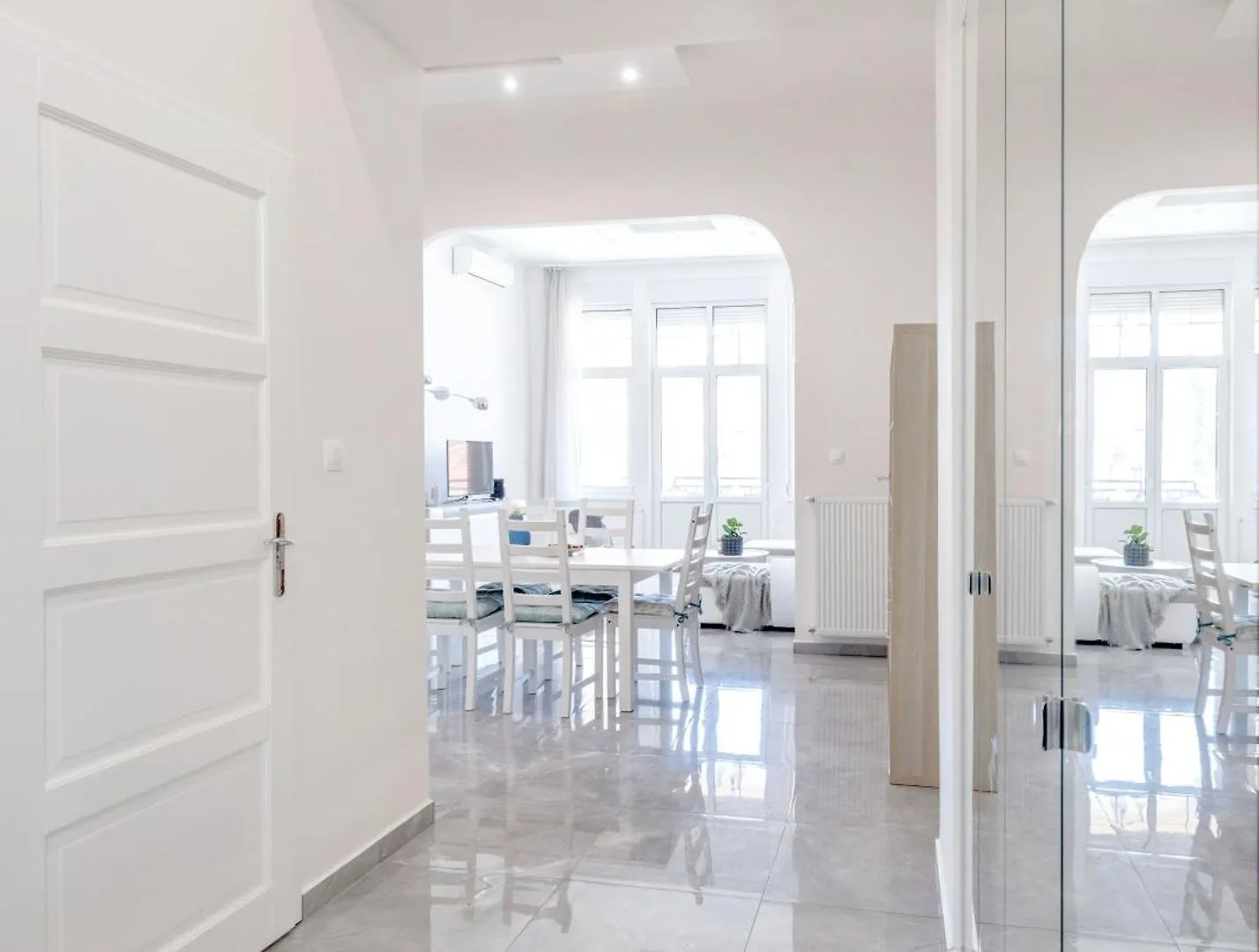 Apartment Walk To Vaci Street - Live In Lux Designer Apt Budapest