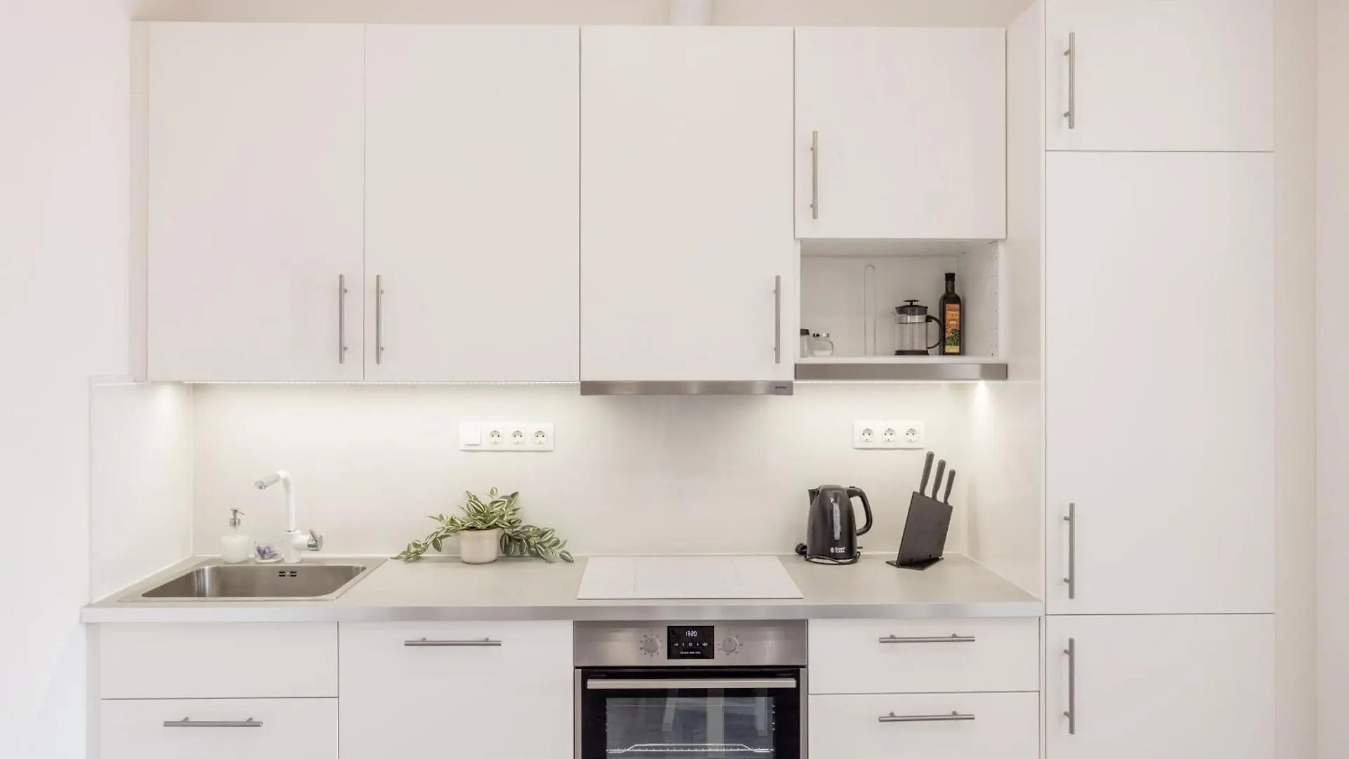 Apartment Walk To Vaci Street - Live In Lux Designer Apt Budapest
