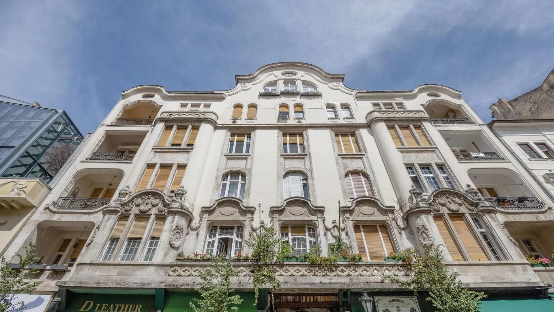 Walk To Vaci Street - Live In Lux Designer Apt Budapest