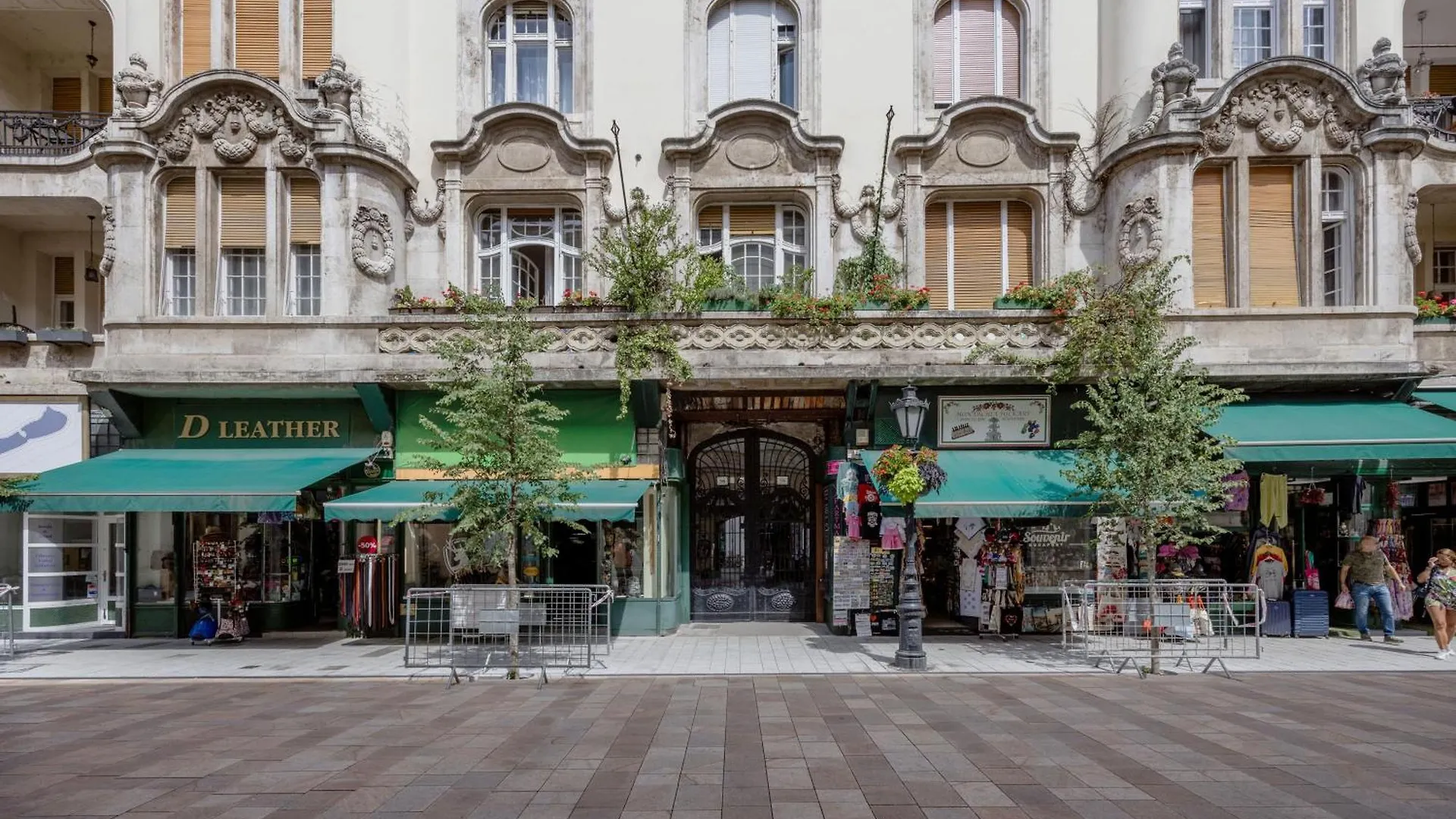 Walk To Vaci Street - Live In Lux Designer Apt Budapest Apartment