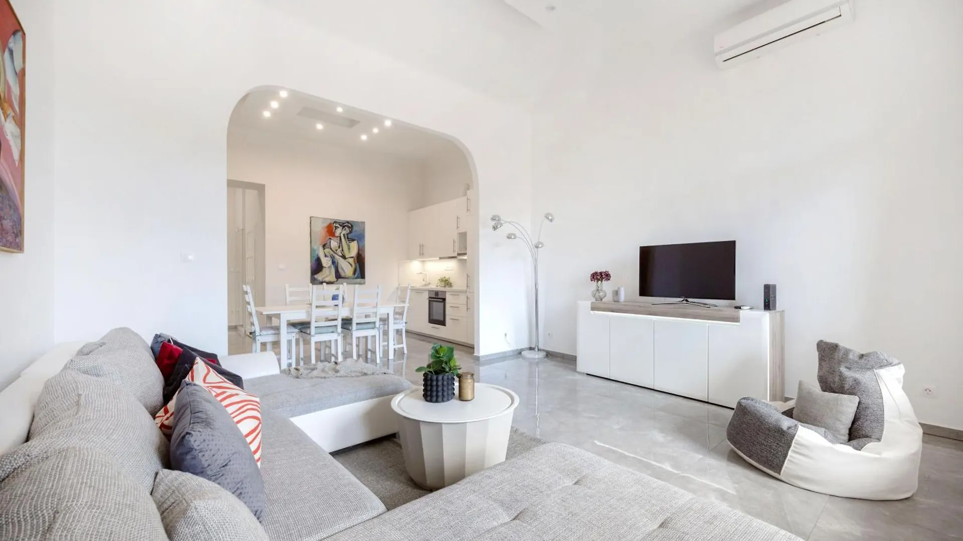 Walk To Vaci Street - Live In Lux Designer Apt Budapest Apartment